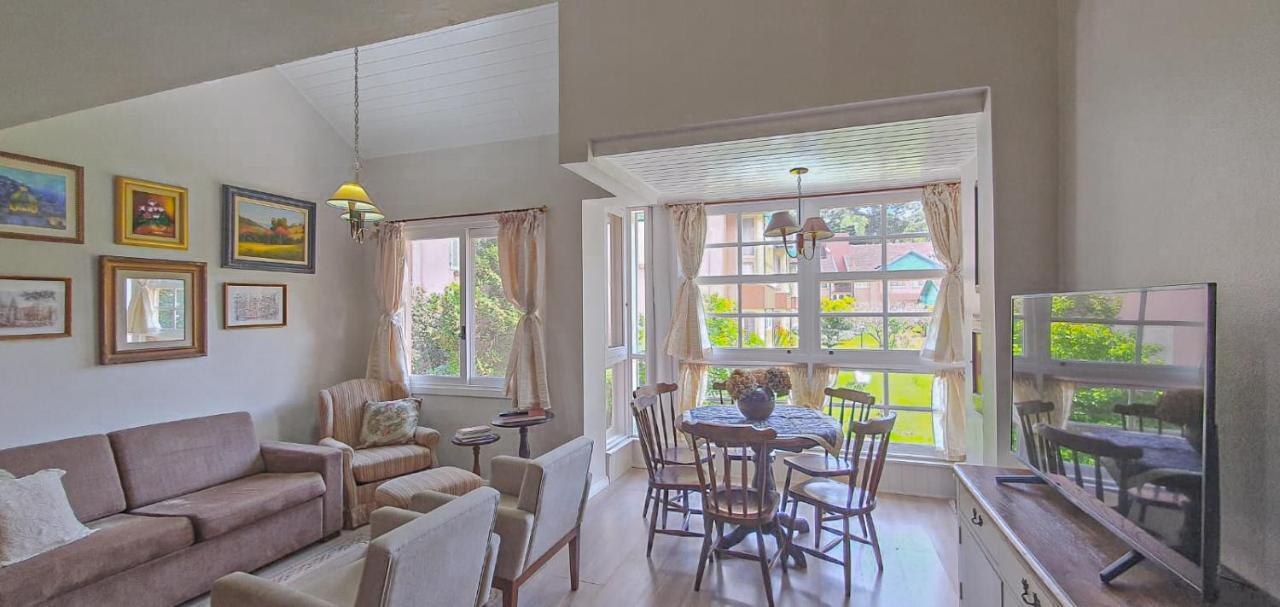 Duplex Floresta Negra - Sua Base Perfeita Em Gramado! Otima Localizacao Lagonegro 500M - 02 Quartos E 02 Banheiros Para Familia Em Condominio Fechad0, Cozinha Completa Com Garagem E Portaria 24H Buitenkant foto