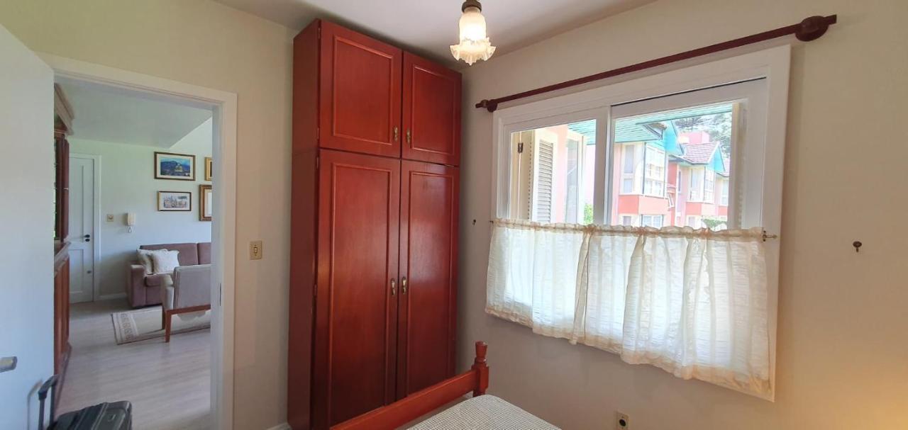 Duplex Floresta Negra - Sua Base Perfeita Em Gramado! Otima Localizacao Lagonegro 500M - 02 Quartos E 02 Banheiros Para Familia Em Condominio Fechad0, Cozinha Completa Com Garagem E Portaria 24H Buitenkant foto